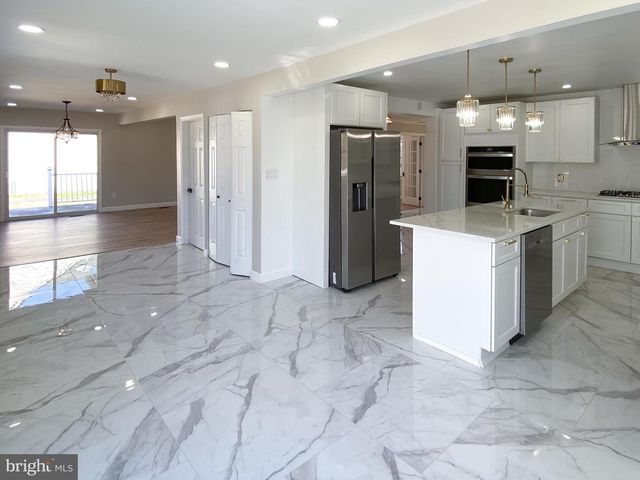 124 WARWICK RD, Lawnside, NJ 08045