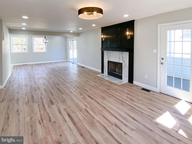124 WARWICK RD, Lawnside, NJ 08045