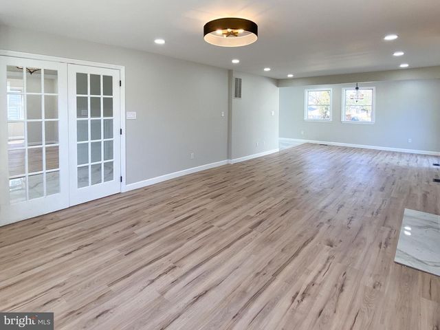 124 WARWICK RD, Lawnside, NJ 08045