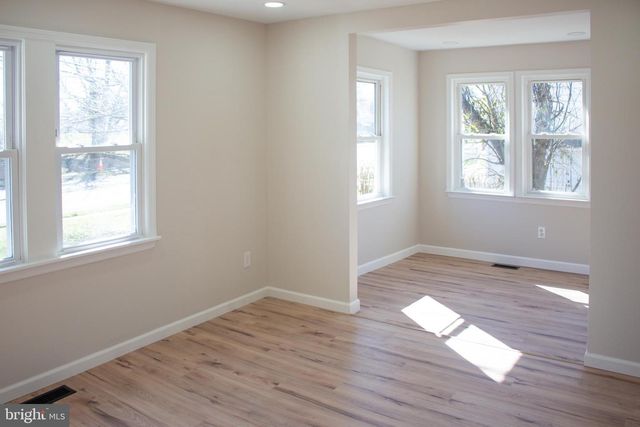 124 WARWICK RD, Lawnside, NJ 08045