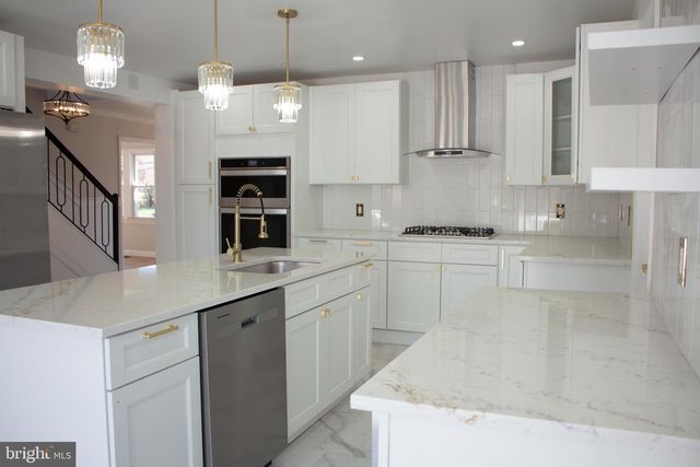 124 WARWICK RD, Lawnside, NJ 08045