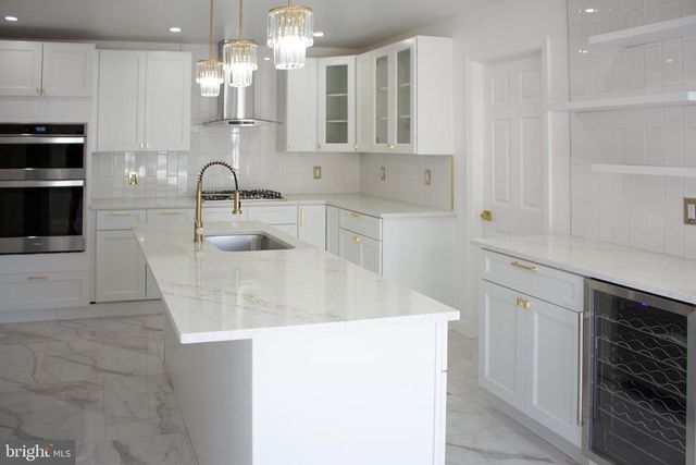 124 WARWICK RD, Lawnside, NJ 08045