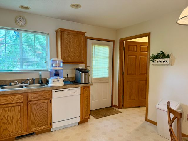 418 6th Street, Manistee, MI 49660