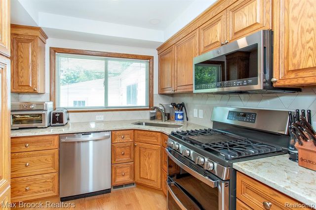 14271 Lincoln Street, Oak Park, MI 48237