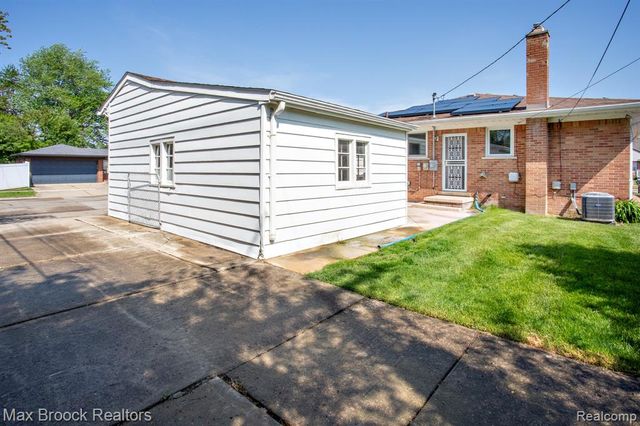 14271 Lincoln Street, Oak Park, MI 48237