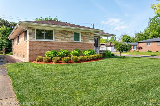 14271 Lincoln Street, Oak Park, MI 48237
