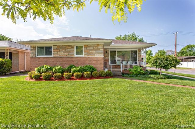 14271 Lincoln Street, Oak Park, MI 48237
