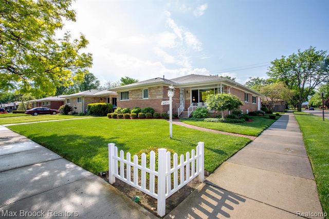 14271 Lincoln Street, Oak Park, MI 48237
