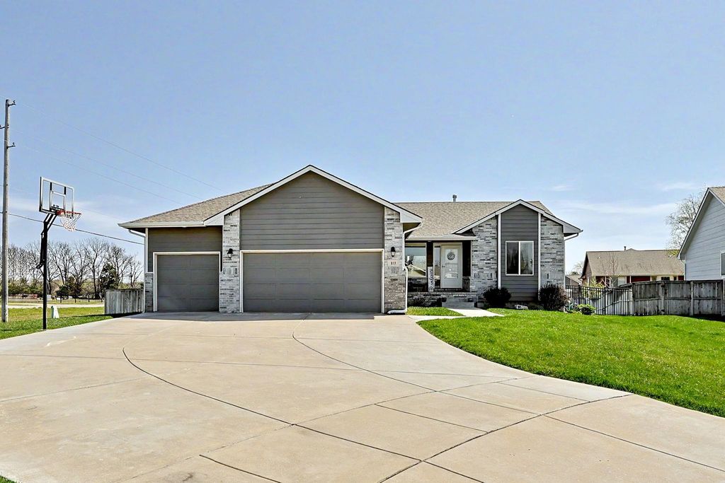 113 W Meadowsweet Ct, Andover, KS 67002