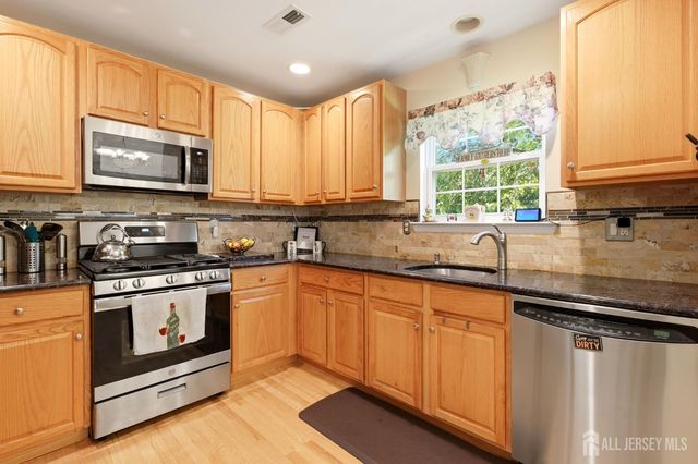 17 Hanna Lane, Old Bridge, NJ 08879