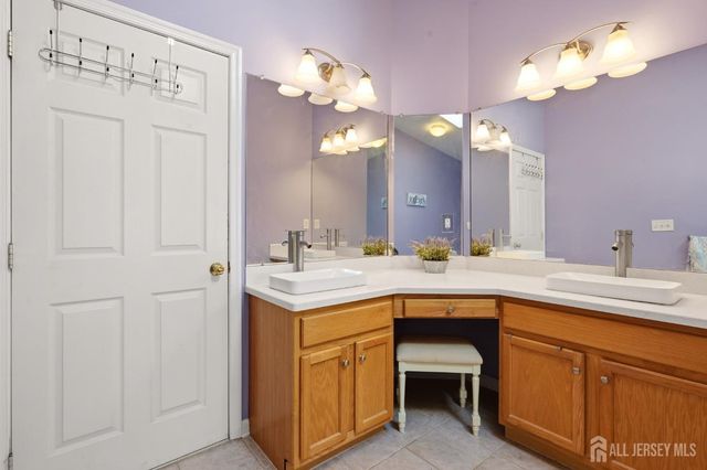 17 Hanna Lane, Old Bridge, NJ 08879