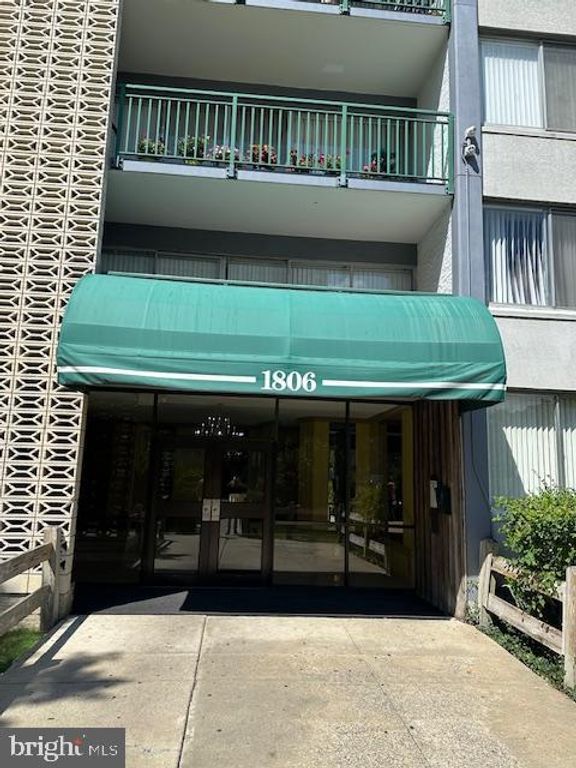 1806 METZEROTT RD #505, Adelphi, MD 20783