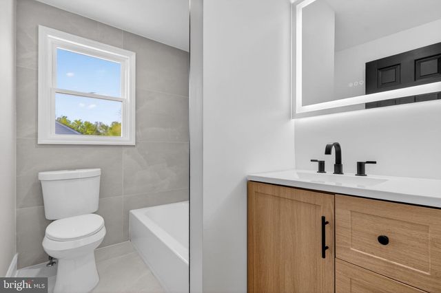 16 BRIARCLIFF RD, Marlton, NJ 08053