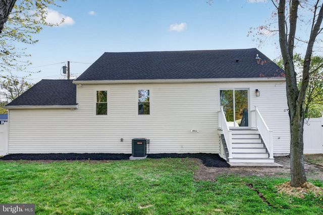 16 BRIARCLIFF RD, Marlton, NJ 08053