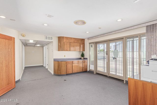 8545 N BLACK CANYON Highway, Phoenix, AZ 85021