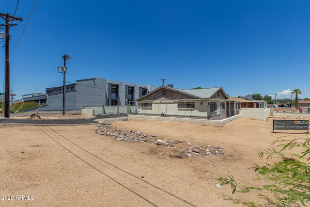 8545 N BLACK CANYON Highway, Phoenix, AZ 85021