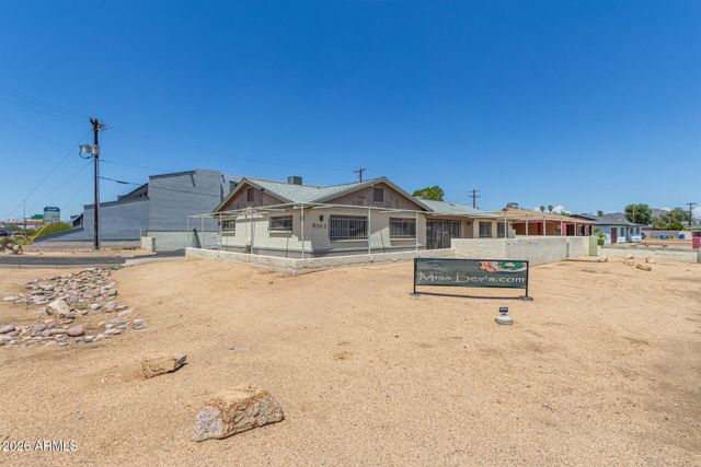 8545 N BLACK CANYON Highway, Phoenix, AZ 85021