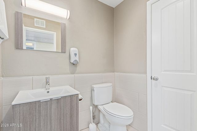 8545 N BLACK CANYON Highway, Phoenix, AZ 85021