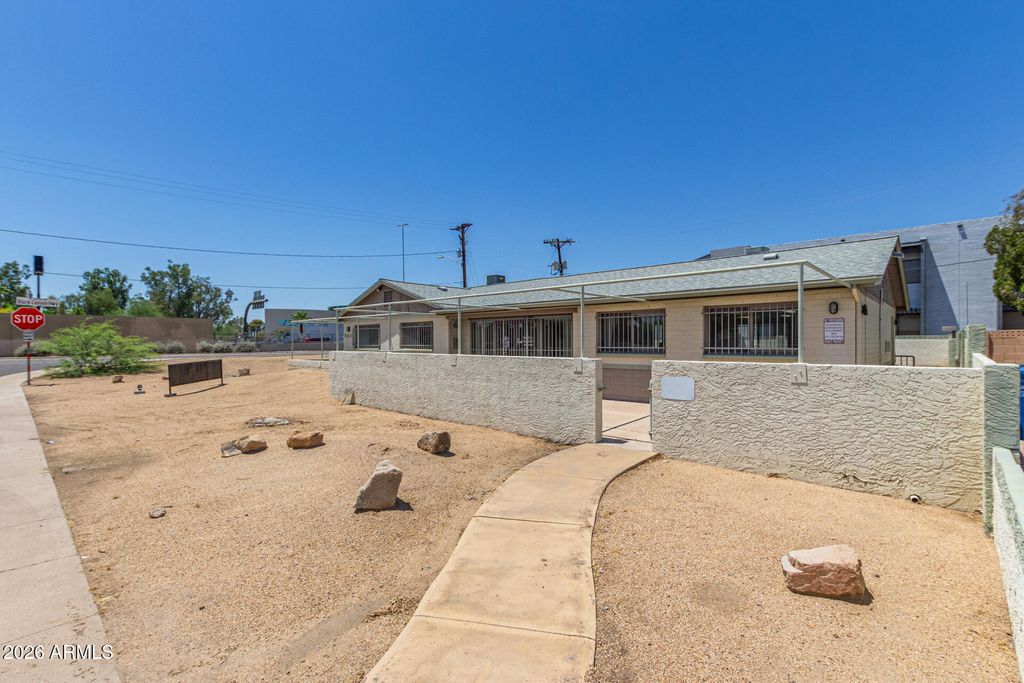8545 N BLACK CANYON Highway, Phoenix, AZ 85021 — photo 2