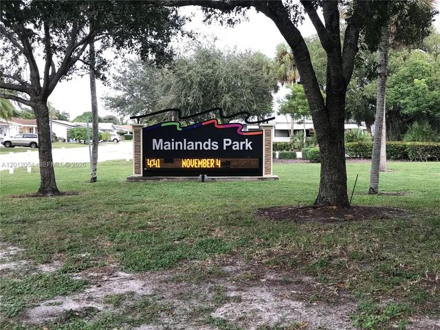 4635 NW 44th St, Tamarac, FL 33319