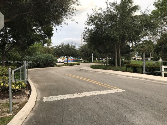 4635 NW 44th St, Tamarac, FL 33319
