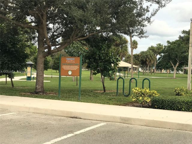 4635 NW 44th St, Tamarac, FL 33319