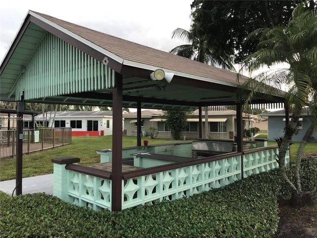 4635 NW 44th St, Tamarac, FL 33319