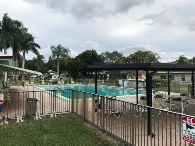 4635 NW 44th St, Tamarac, FL 33319