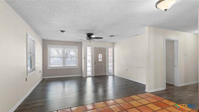 725 W Klingemann Street, New Braunfels, TX 78130