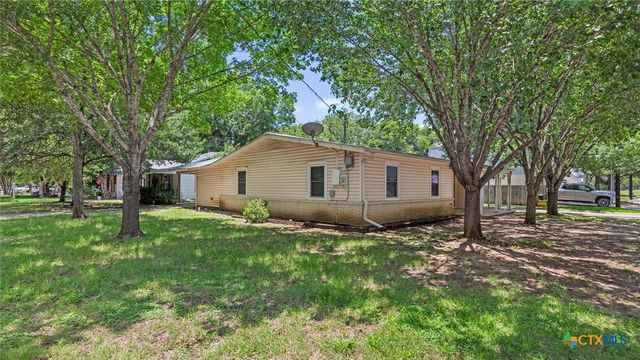 725 W Klingemann Street, New Braunfels, TX 78130