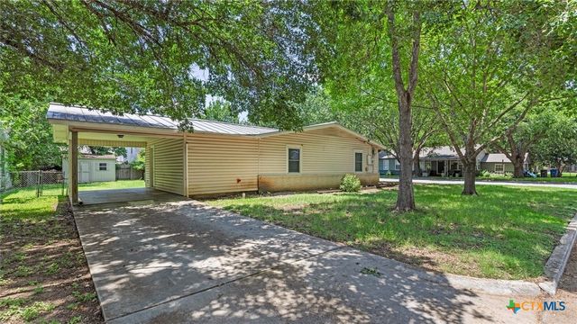 725 W Klingemann Street, New Braunfels, TX 78130