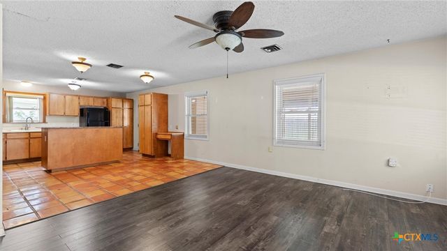 725 W Klingemann Street, New Braunfels, TX 78130