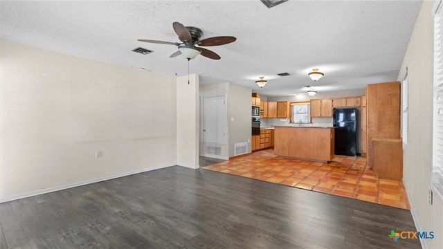 725 W Klingemann Street, New Braunfels, TX 78130