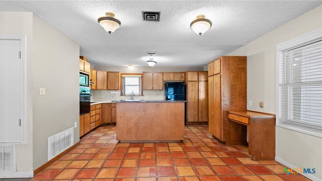 725 W Klingemann Street, New Braunfels, TX 78130