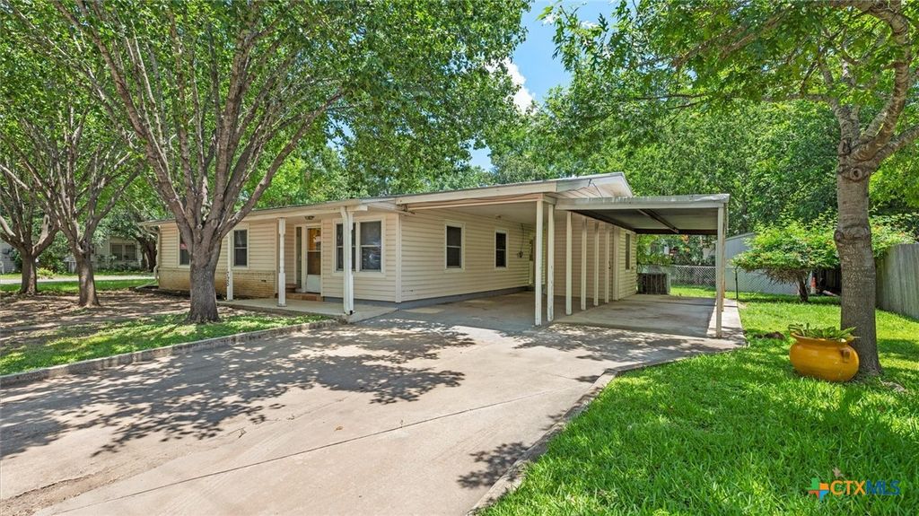 725 W Klingemann Street, New Braunfels, TX 78130