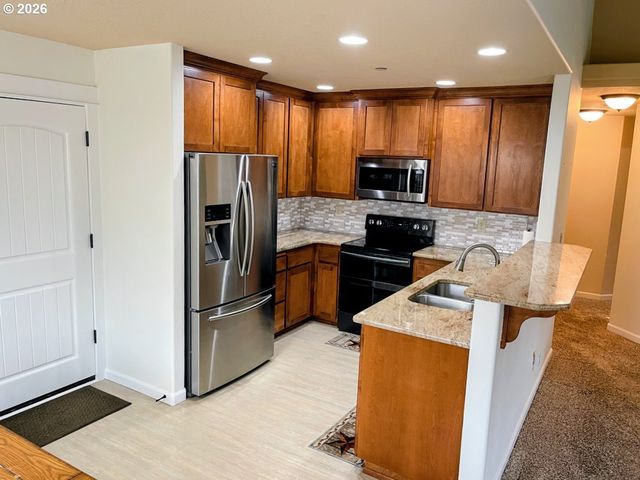 606 E JOHNSON St, Carlton, OR 97111