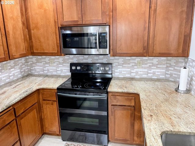 606 E JOHNSON St, Carlton, OR 97111