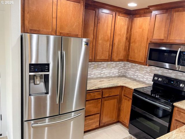 606 E JOHNSON St, Carlton, OR 97111