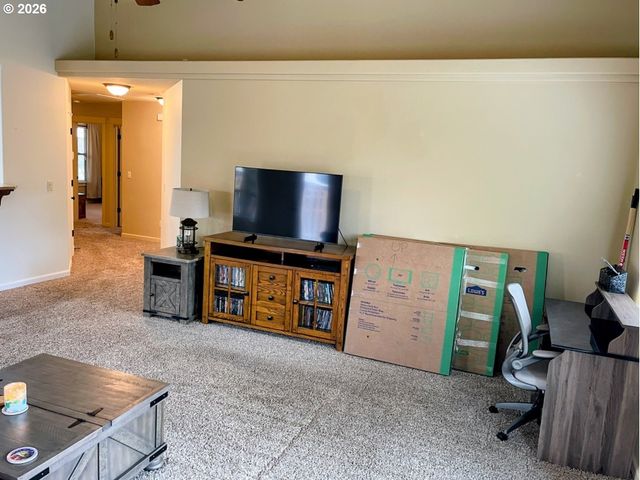 606 E JOHNSON St, Carlton, OR 97111