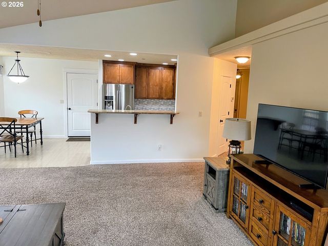 606 E JOHNSON St, Carlton, OR 97111