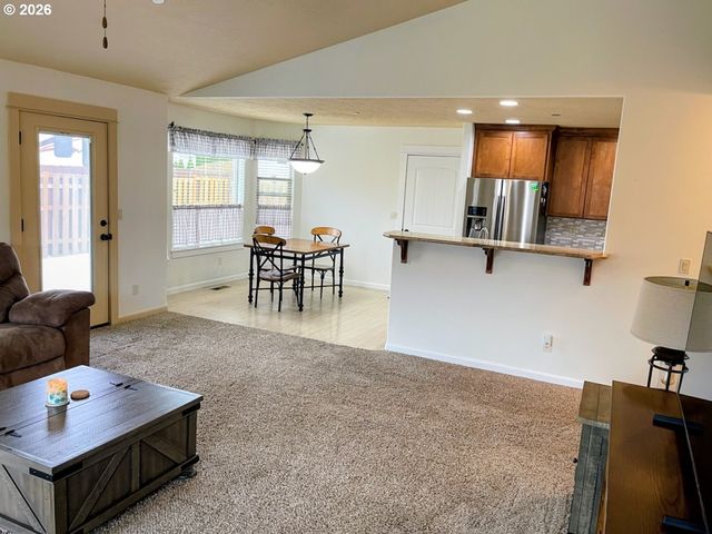 606 E JOHNSON St, Carlton, OR 97111