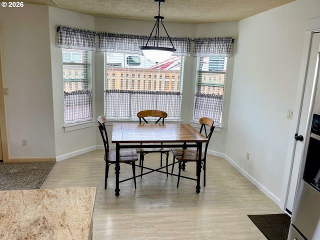 606 E JOHNSON St, Carlton, OR 97111