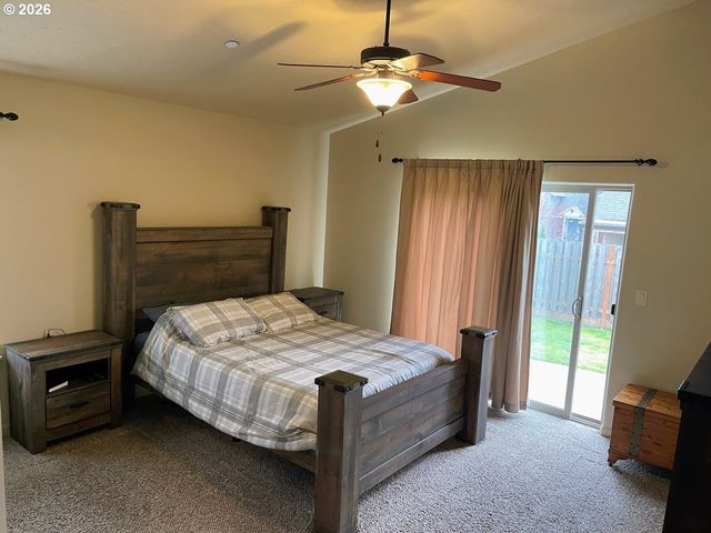 606 E JOHNSON St, Carlton, OR 97111