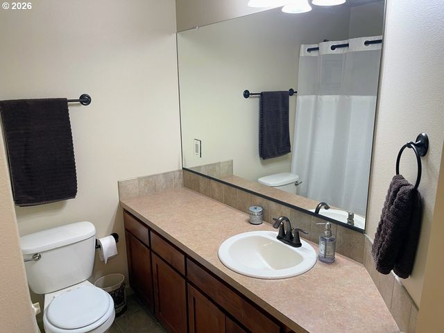 606 E JOHNSON St, Carlton, OR 97111