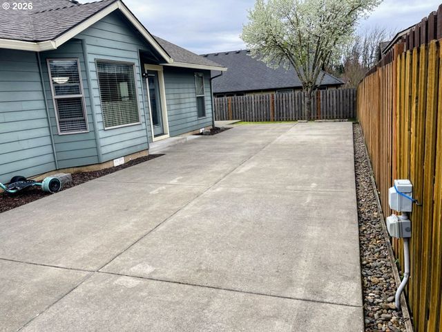 606 E JOHNSON St, Carlton, OR 97111