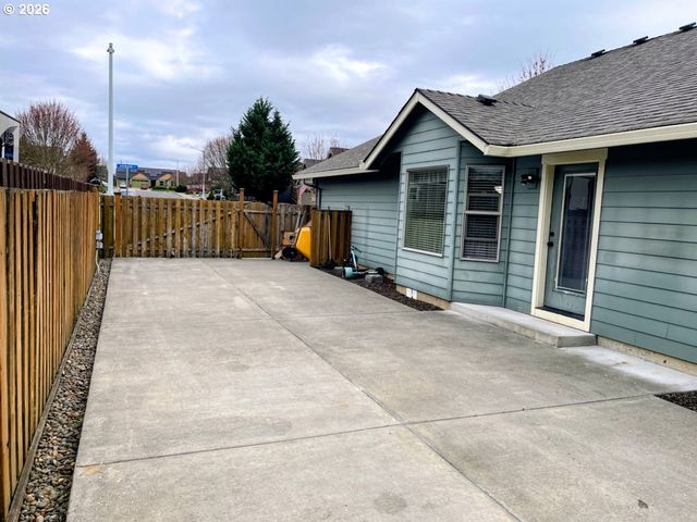 606 E JOHNSON St, Carlton, OR 97111