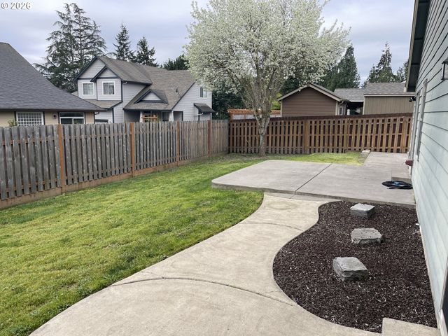 606 E JOHNSON St, Carlton, OR 97111