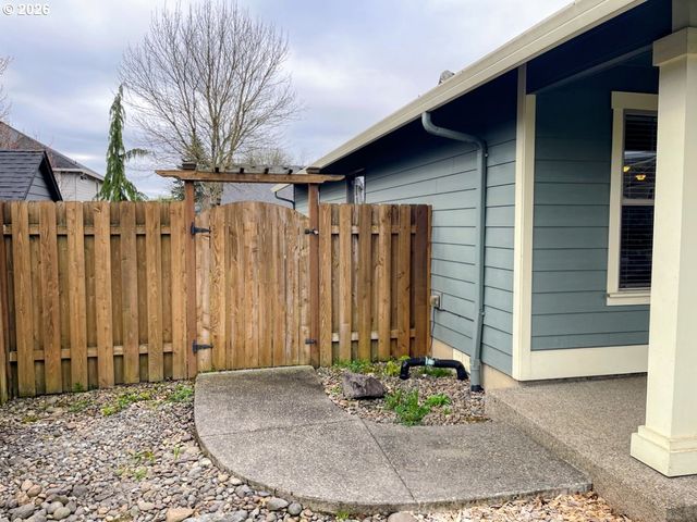 606 E JOHNSON St, Carlton, OR 97111