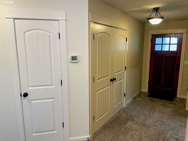 606 E JOHNSON St, Carlton, OR 97111