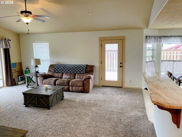 606 E JOHNSON St, Carlton, OR 97111